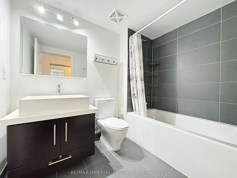 1080 Bay St #909 — Photo 7
