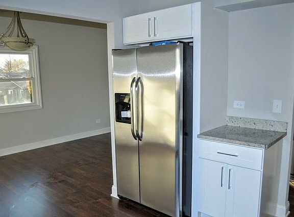 4th image of 18723 Oakwood Ave