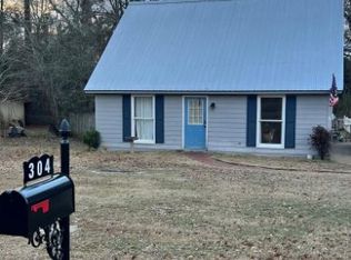 304 Pine Hills Dr, Dothan, AL 36301