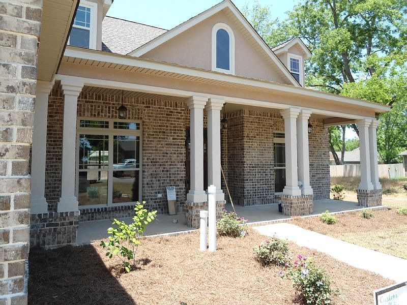 1st image of 302 Cheshire Dr
