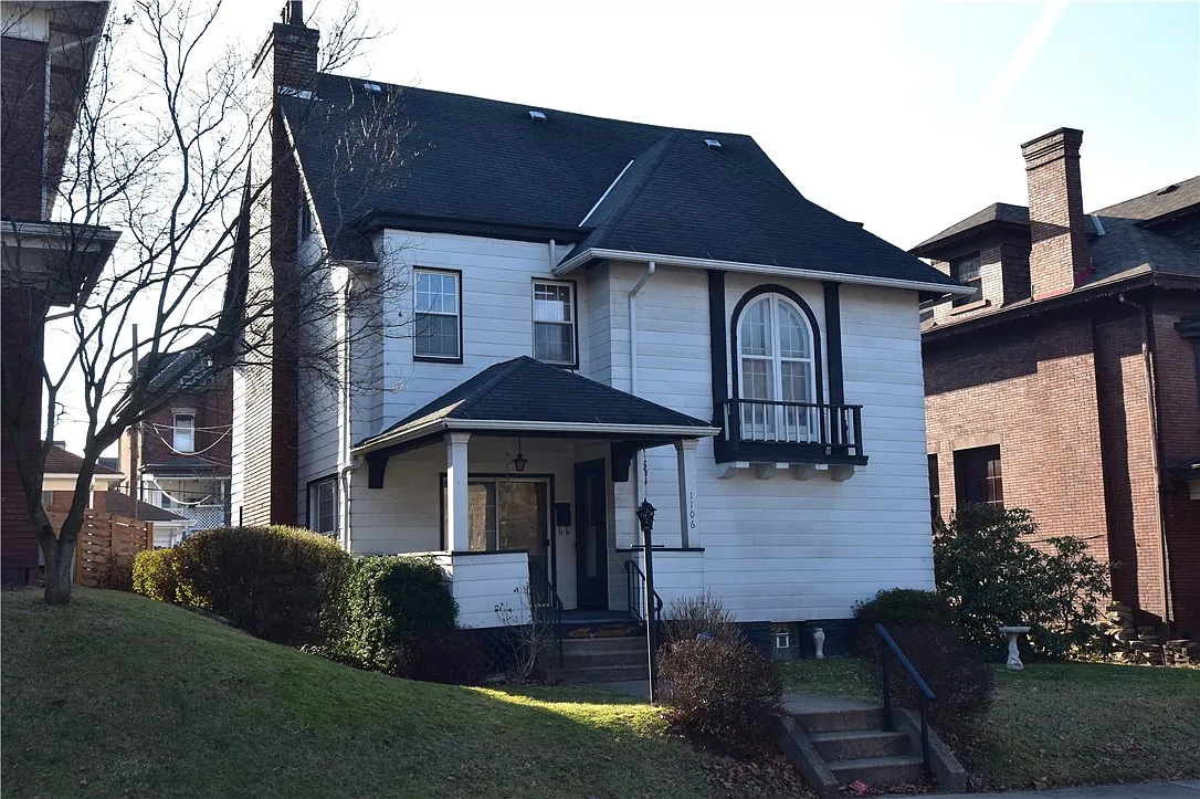 1106 Park Sq photo 1