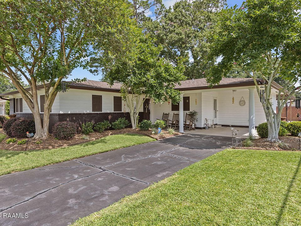1st image of 102 Bradford Dr