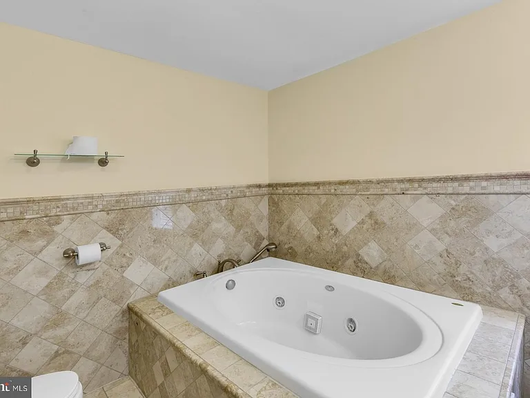 1933 Parrish St — Photo 39