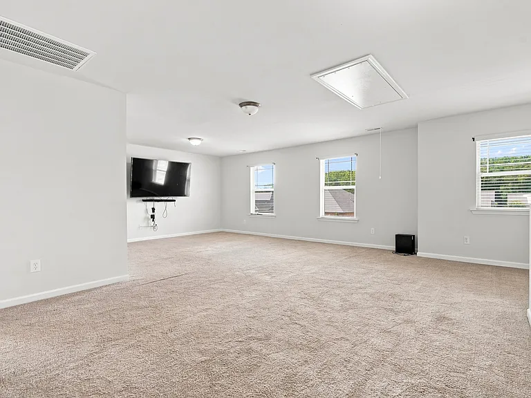 120 Sherwin Ave — Photo 8