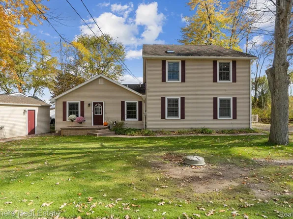 8791 Riverside Dr, Brighton, MI 48116