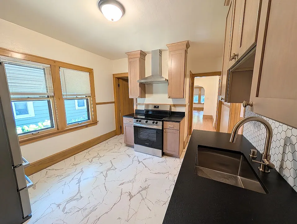 2 bed, 1180 sqft, $1,740 — Photo 2