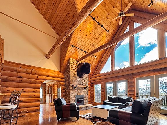 3rd image of 232 Broadwater Ct