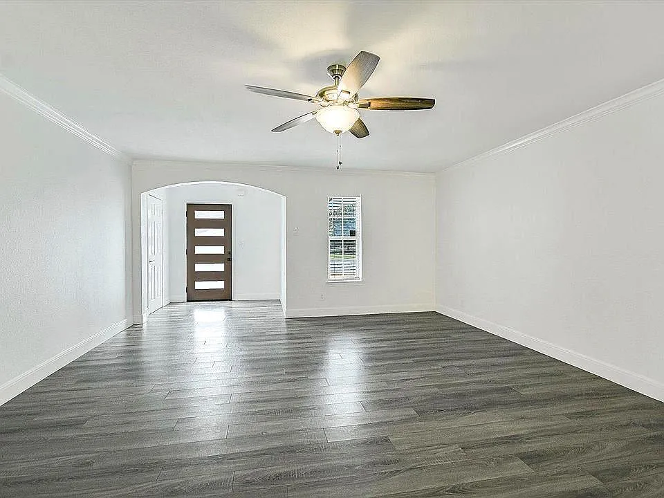 3 bed, 3.0 bath, 1487 sqft, $2,200 — Photo 3