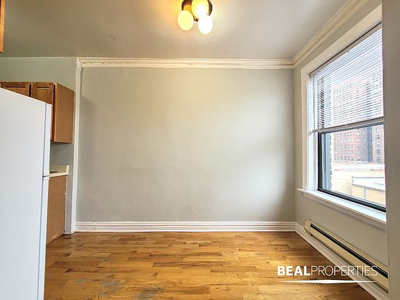 5th image of 425 W Roscoe St #425604