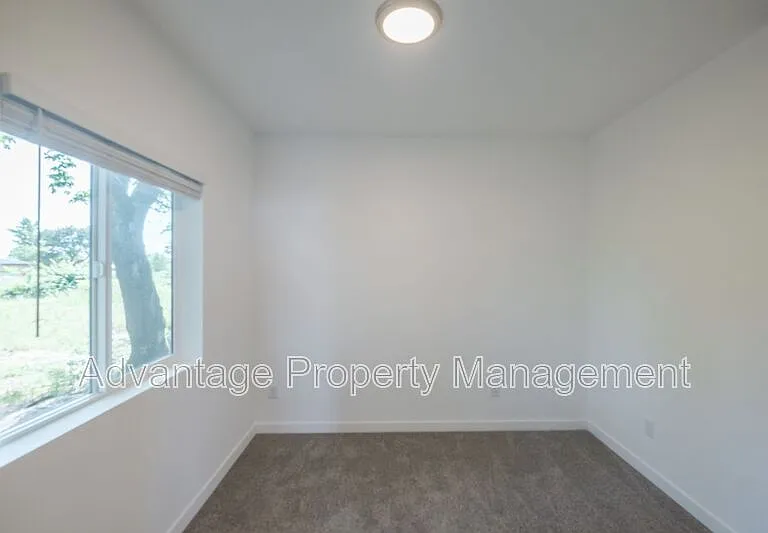 2190 SE Marion St — Photo 40