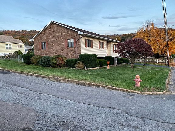 3rd image of 208 Central Ave