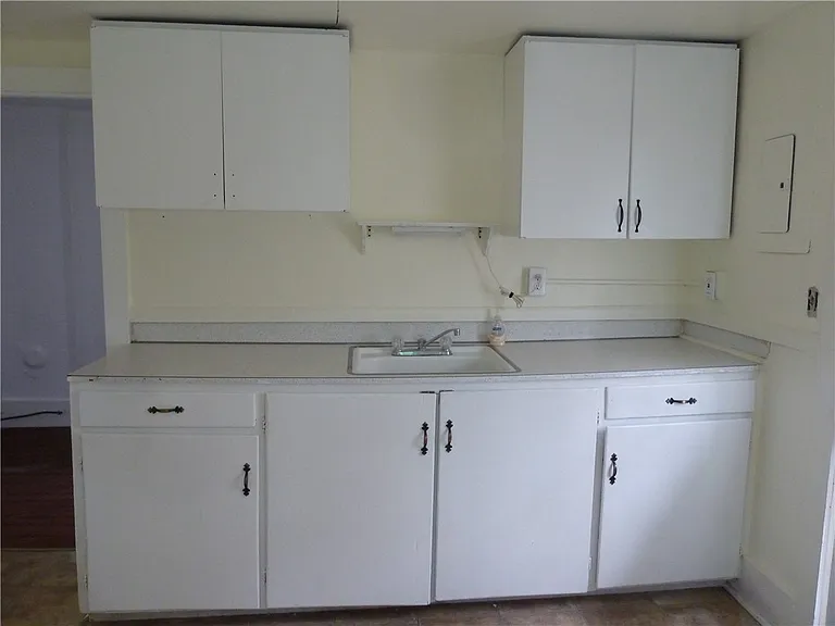 120 W 6th St #201 — Photo 3