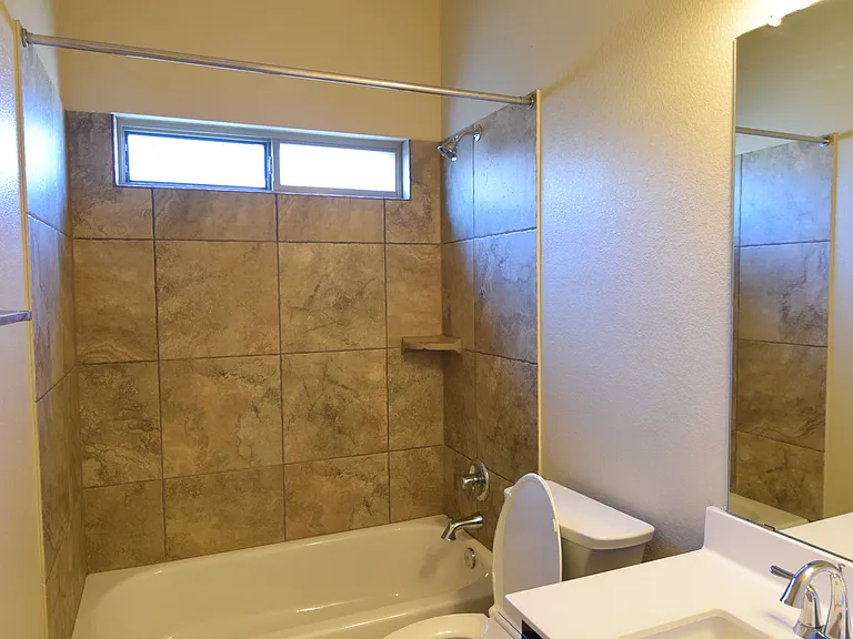 8025 Redbrush — Photo 13