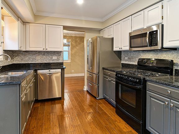 2nd image of 1116 Ashford Ln