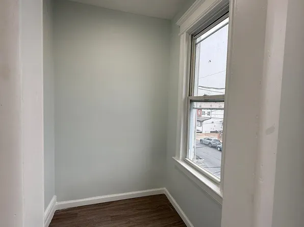 407 Elm Street image 6 of 20