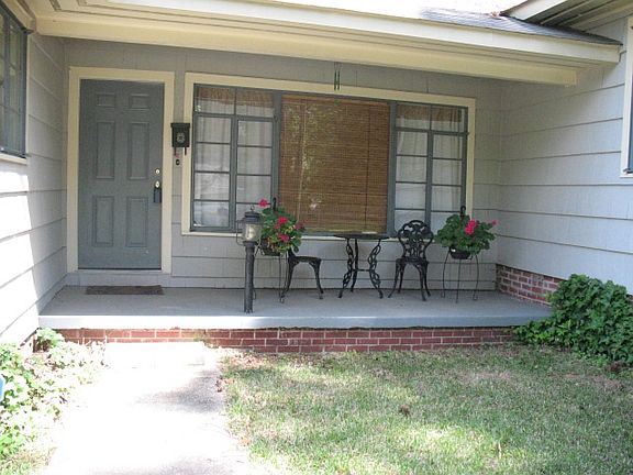 4th image of 550 Naples Rd