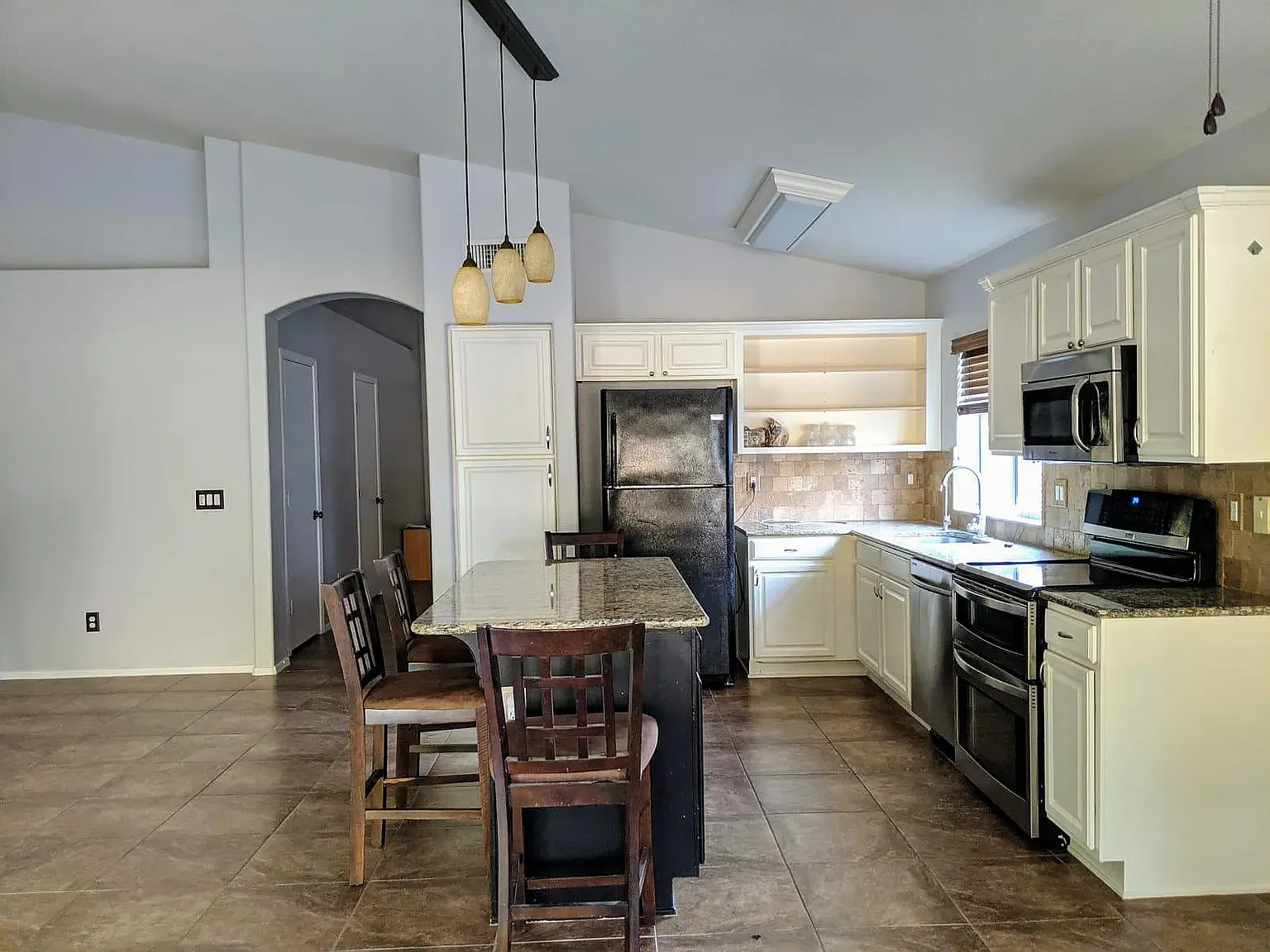 4 bed, 1785 sqft, $2,590 — Photo 2