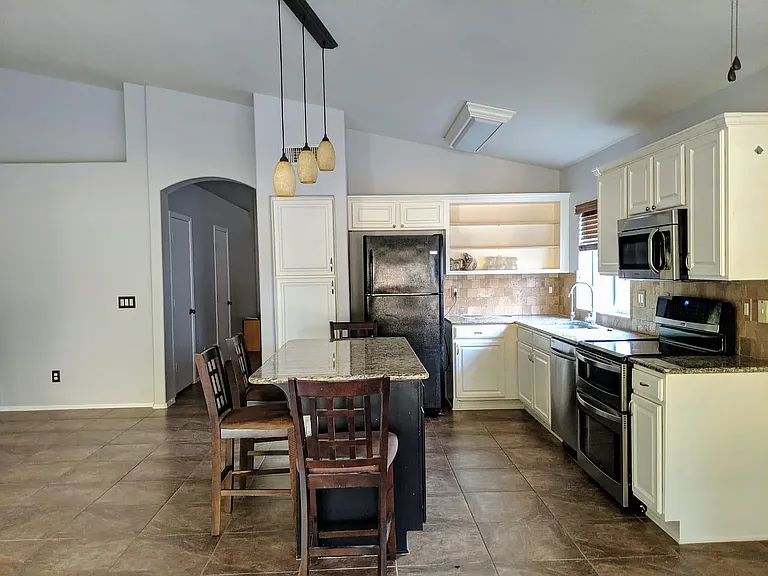 1481 S Sahuaro St — Photo 2