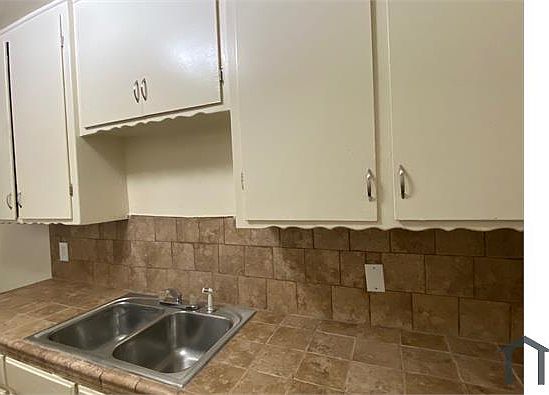 3rd image of 3647 W 104th St APT 5