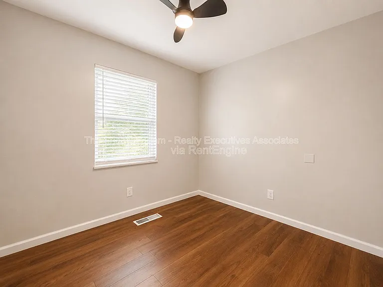 6814 Trousdale Rd — Photo 8