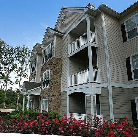 2nd image of 16206 Providence Cir