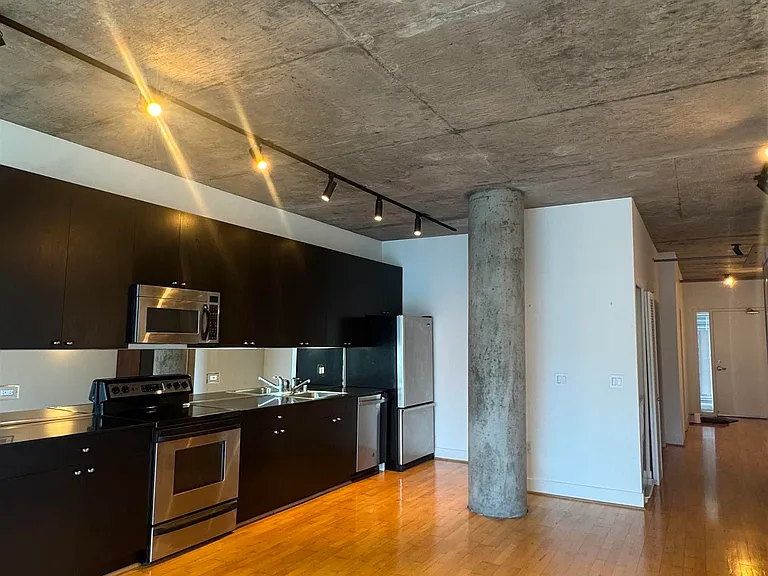 311 Oak St #804 — Photo 11