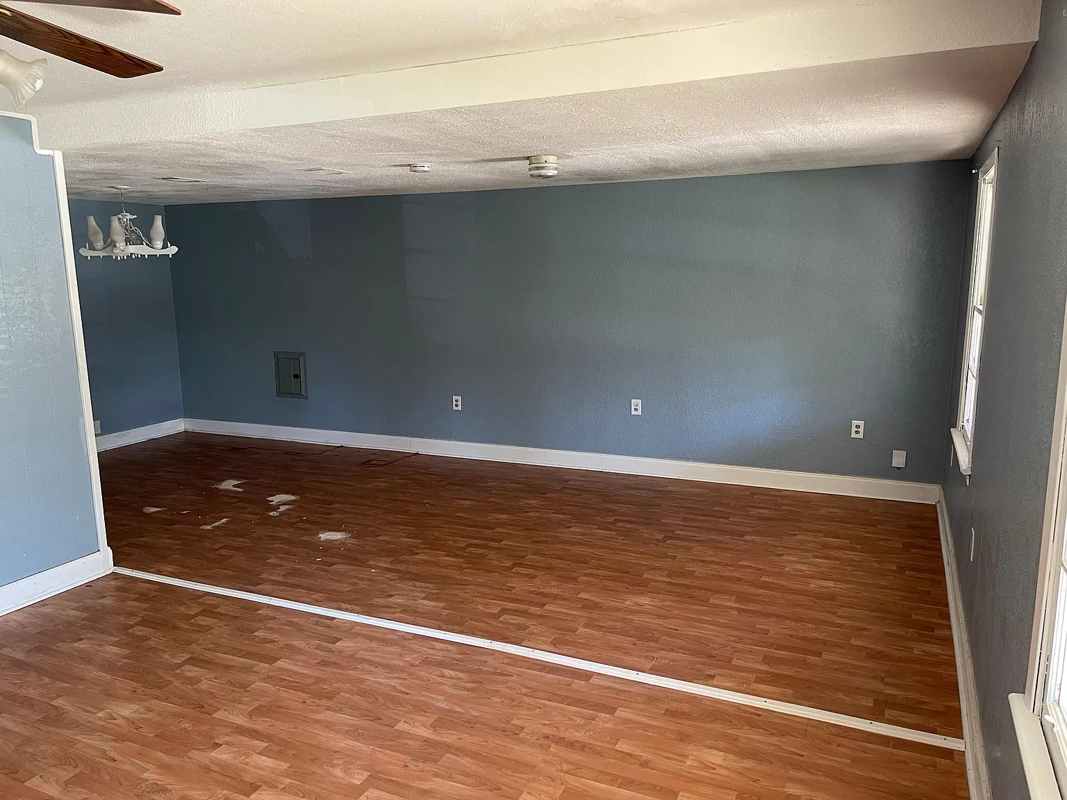 214 Whitehead Dr — Photo 2