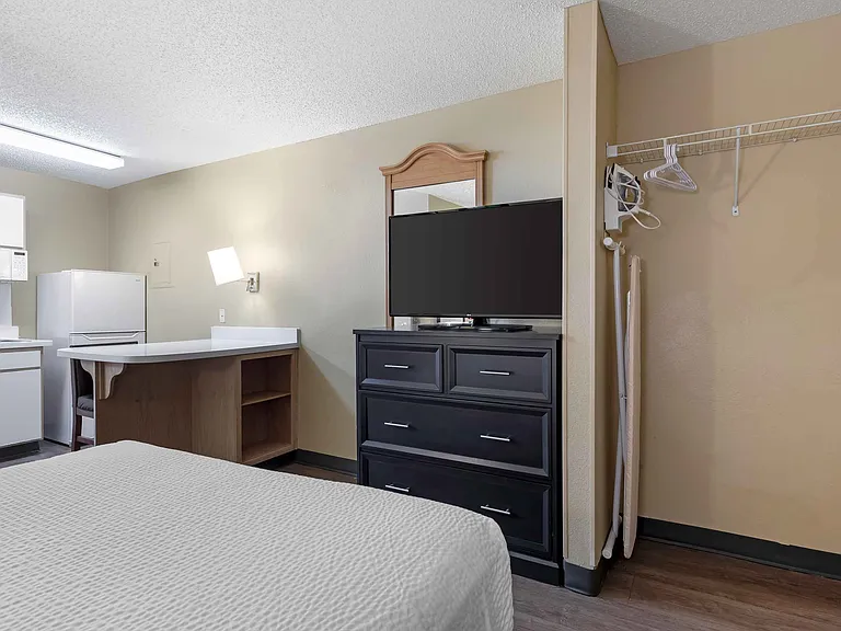 Studio Suite - 1 Queen Bed