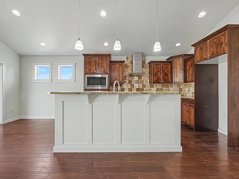 2040 Kelly Dr — Photo 10
