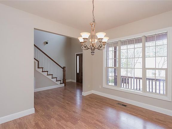 3rd image of 103 Portsmouth Dr
