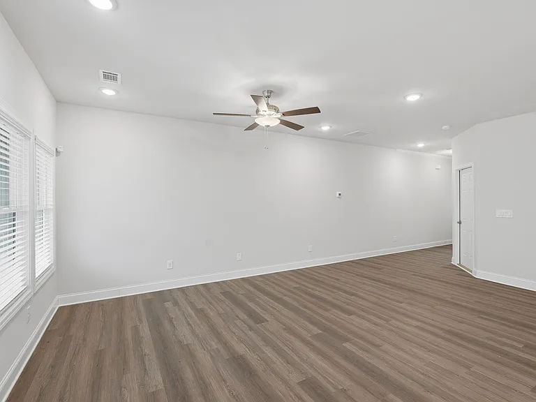 2260 Chant St — Photo 17