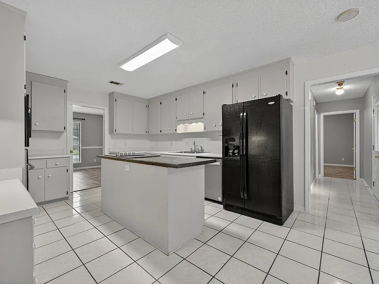3 Neptune Dr — Photo 11