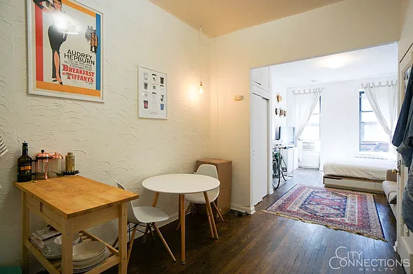 Rented by City Connections Realty | media 7