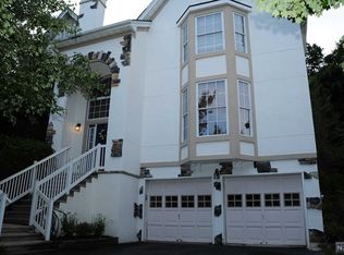 1 Hunters Run, Oakland, NJ 07436