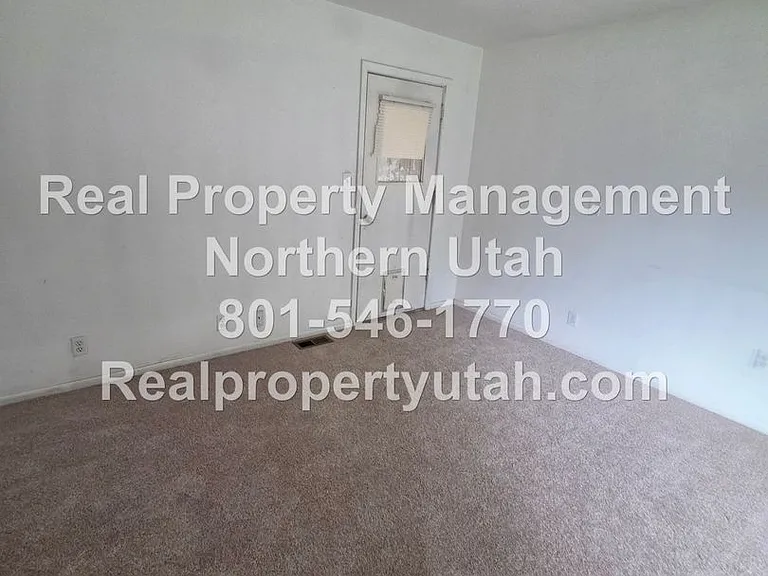 1487 Adams Ave — Photo 13