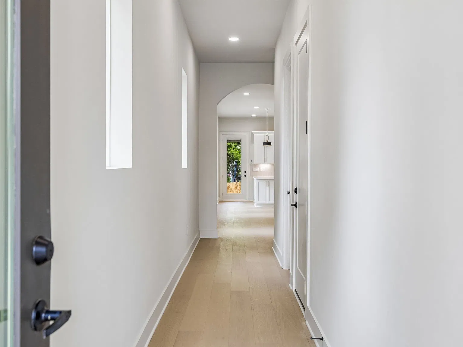 3 bed, 2.5 bath, 1875 sqft, $2,500 — Photo 3