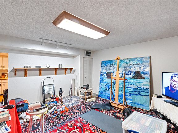 4th image of 845 S VALENCIA --