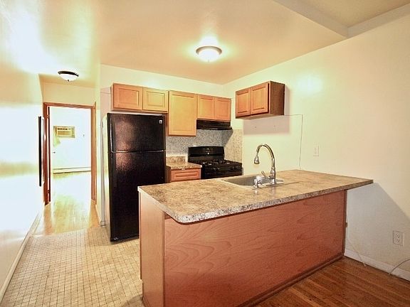 5th image of 230 Sackett St #3