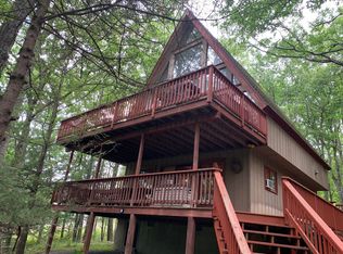 801 Saint James Ct, Lords Valley, PA 18428