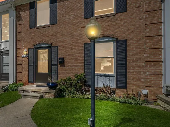 37475 Charter Oaks Blvd, Clinton Township, MI 48036