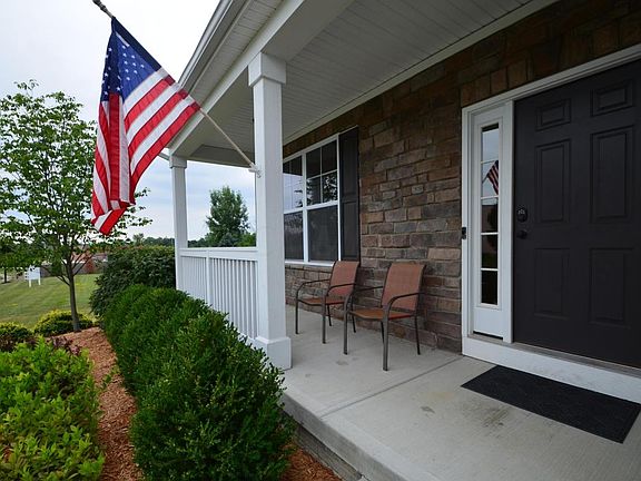 4th image of 1005 Oxford Dr N