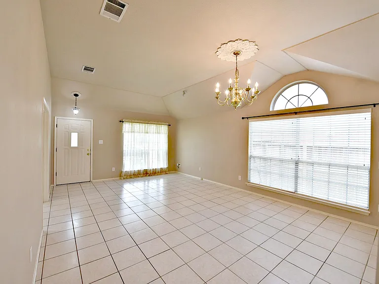3924 Newland Dr — Photo 4
