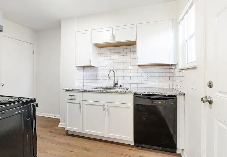 4040 Halsey Pl — Photo 5