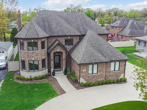 915 E Forest View Rd, Addison, IL 60101