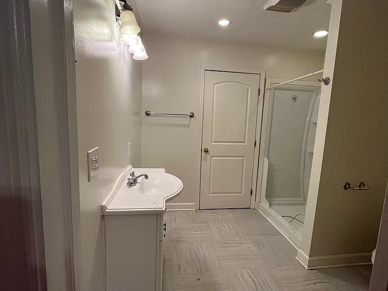 511 Woodland Hills Dr — Photo 8