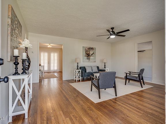 4th image of 533 Riverview Dr