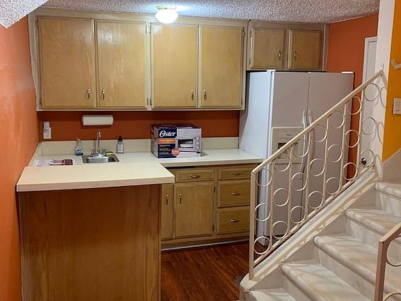 4th image of 1016 N Laurel Ave APT 5