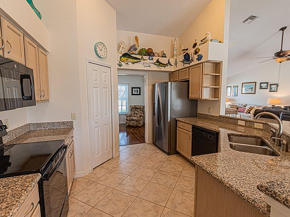 5th image of 5944 NW Favian Avenue