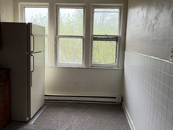 3rd image of 292 Falconer St #3