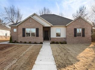 204 Walnut Grove Ave, Springdale, AR 72764